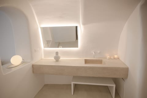 Apartment, Ensuite, Sea View (Vasilios' Cave) | Interior