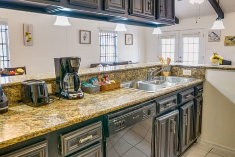 House (3 Bedrooms) | Private kitchen | Dishwasher, cookware/dishes/utensils, paper towels