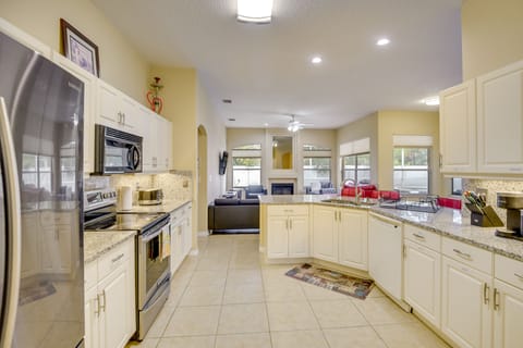 House (5 Bedrooms) | Private kitchen | Microwave, oven, stovetop, dishwasher