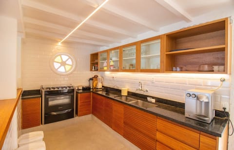 Villa | Private kitchen | Full-size fridge, microwave, oven, dishwasher