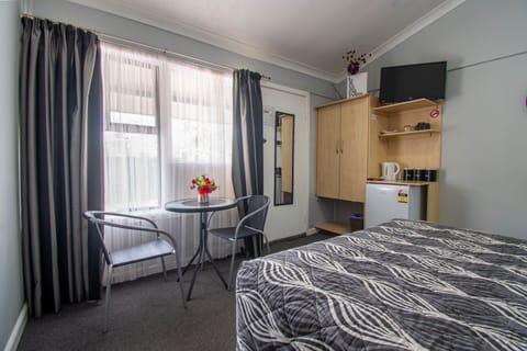 Standard Double Room | Iron/ironing board, free WiFi