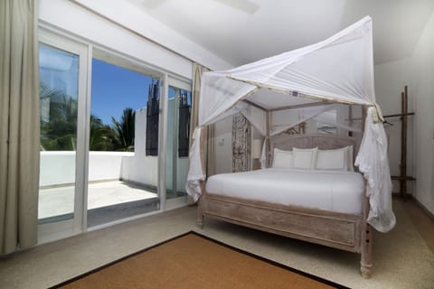 Ambassador 2 bedroom Villa, Private pool Ocean Front | Minibar, in-room safe, individually furnished, desk