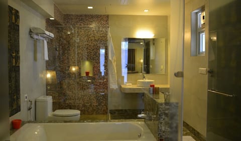 Luxury Apartment, 2 Bedrooms, Kitchen, Sea View | Bathroom | Shower, rainfall showerhead, free toiletries, hair dryer