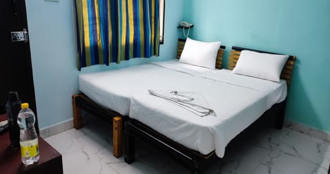 Deluxe Double Room | Free WiFi, bed sheets