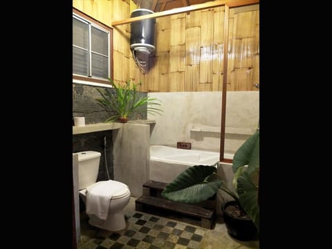 Deluxe Chalet (Jacuzzi) | Bathroom | Shower, free toiletries, towels