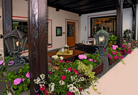 Lunch and dinner served, Regional cuisine