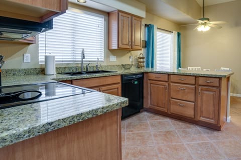 House (3 Bedrooms) | Private kitchen | Paper towels