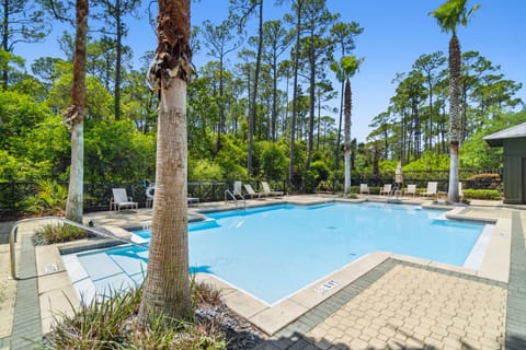 Seasonal outdoor pool, pool umbrellas, sun loungers