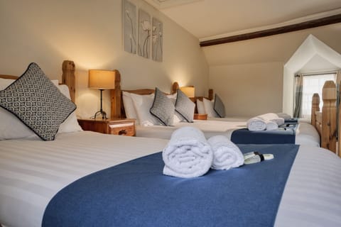 Standard Suite, Ensuite | Interior