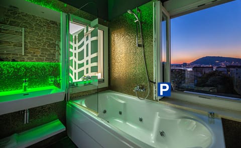 Deluxe Double or Twin Room, Partial Sea View | Private spa tub