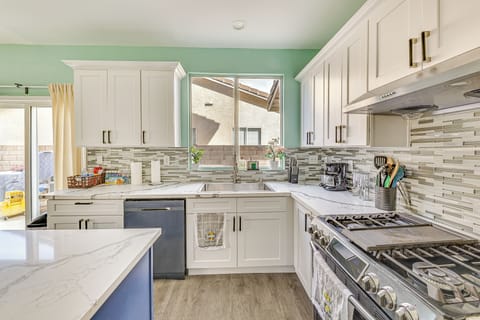 House (5 Bedrooms) | Interior