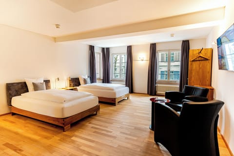 Down comforters, in-room safe, desk, laptop workspace