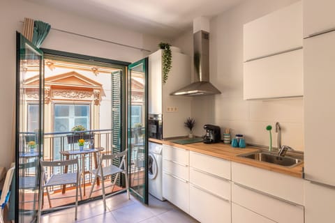 Superior Sea and Mountain Apartment | Private kitchen | Full-size fridge, microwave, oven, electric kettle