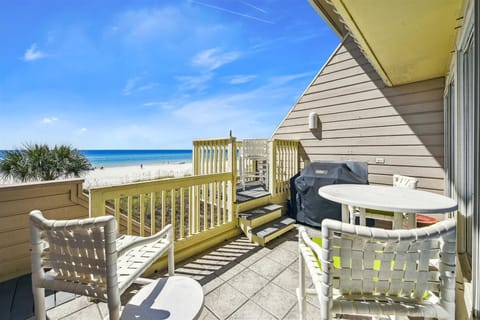 Room, 2 Bedrooms, Ocean View | Balcony