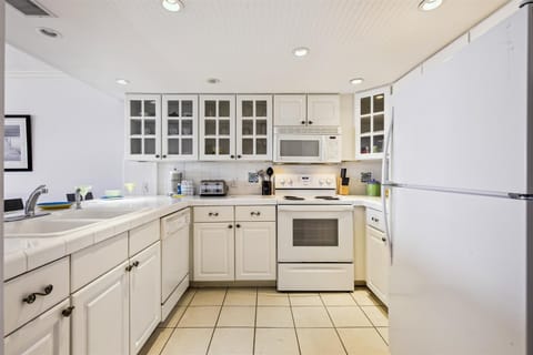 Room, 2 Bedrooms, Ocean View | Private kitchen | Full-size fridge, microwave, oven, stovetop