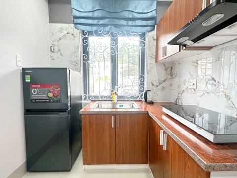 Full-size fridge, microwave, oven, rice cooker