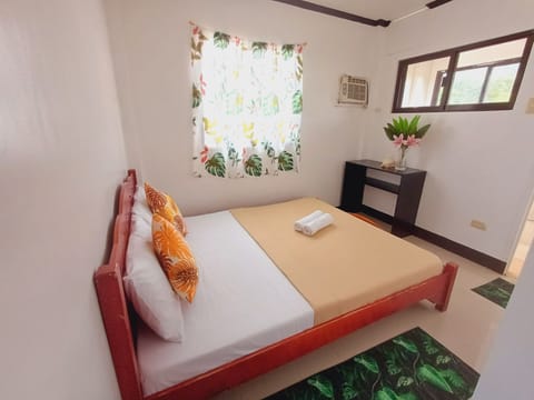 Standard Double Room | Desk, free WiFi