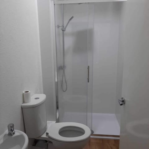 Superior Twin Room, 2 Twin Beds | Bathroom