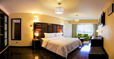 Junior Suite | Premium bedding, down comforters, minibar, in-room safe