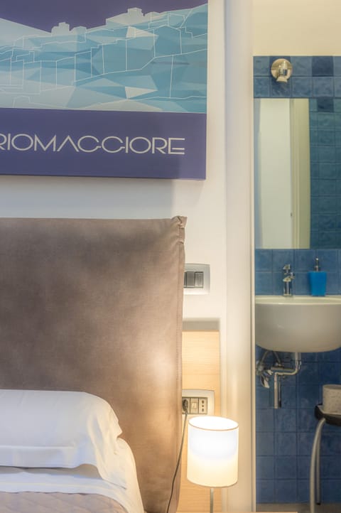 Single Room | 2 bedrooms, down comforters, memory foam beds, in-room safe