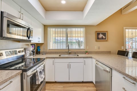 House (3 Bedrooms) | Private kitchen | Microwave, oven, stovetop, dishwasher