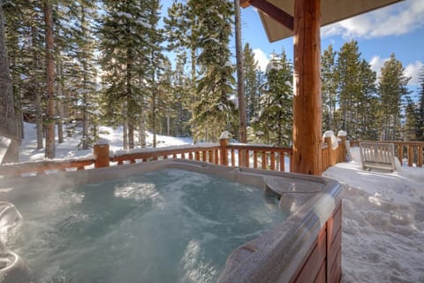 House, 4 Bedrooms | Private spa tub