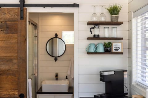 House | 1 bedroom, iron/ironing board, Internet