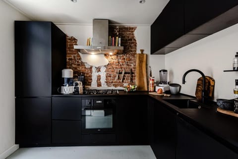 House | Private kitchen | Fridge, microwave, oven, stovetop