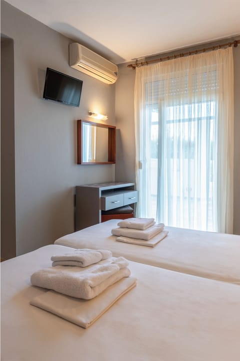 Executive Room, Ground Floor | Desk, soundproofing, free WiFi, bed sheets