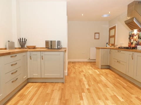 Fridge, dishwasher, electric kettle, toaster