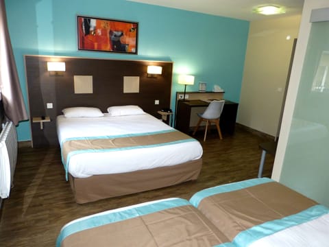 Desk, soundproofing, iron/ironing board, free WiFi