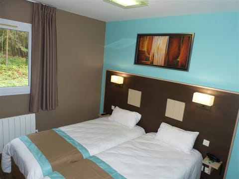 Twin Room | Desk, soundproofing, iron/ironing board, free WiFi