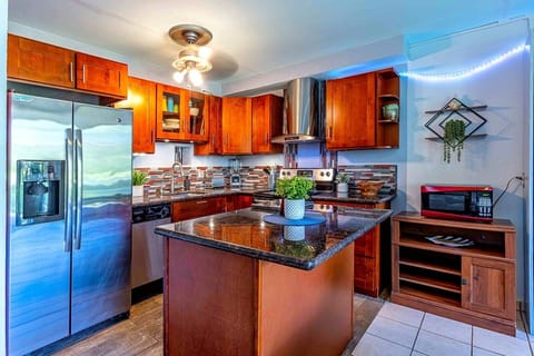 Condo, 1 Bedroom | Private kitchen | Fridge, oven, coffee/tea maker, toaster