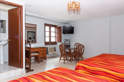 Deluxe Quadruple Room, 2 Queen Beds (Dos Camas Dobles) | Free WiFi, bed sheets