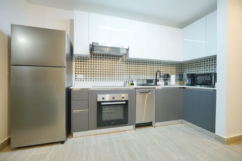 Classic Apartment | Private kitchen | Fridge, microwave, oven, toaster