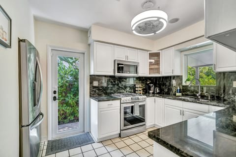 Family House | Private kitchen | Full-size fridge, microwave, oven, stovetop