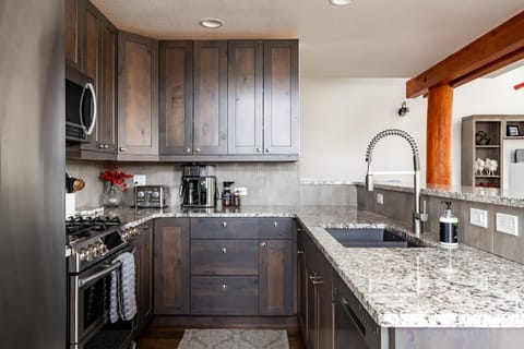 Condo, 3 Bedrooms | Private kitchen | Fridge, microwave