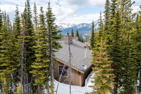 House, 4 Bedrooms | Property grounds