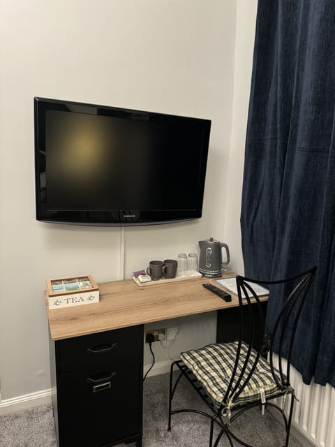 Standard Single Room, Ensuite | Individually decorated, individually furnished, desk, laptop workspace