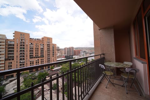 Luxury Apartment, 2 Bedrooms, 2 Bathrooms, Mountain View | Balcony