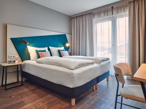 Hypo-allergenic bedding, in-room safe, desk, laptop workspace