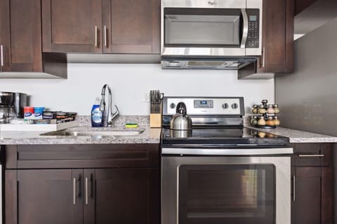 Comfort Apartment | Private kitchen | Fridge, microwave, oven, stovetop