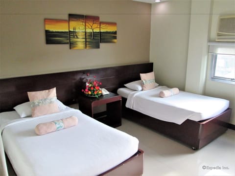 Deluxe Twin Room | Desk, free WiFi