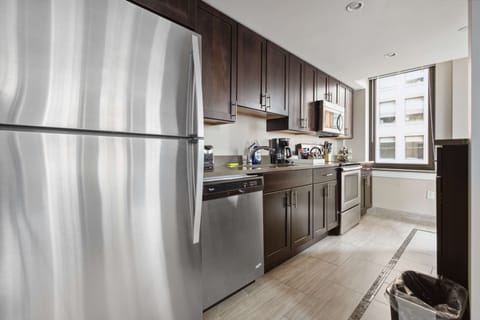 Superior Apartment | Private kitchen | Fridge, microwave, oven, stovetop