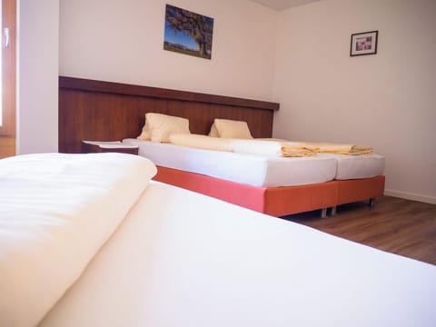 Standard Triple Room | In-room safe, desk, soundproofing, free WiFi