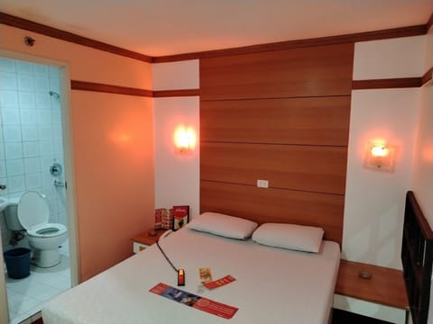 Deluxe Room, 1 Queen Bed | In-room safe, desk, free WiFi