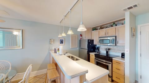 Condo, 2 Bedrooms | Private kitchen | Fridge, oven, coffee/tea maker, toaster