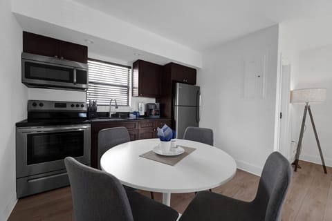 Superior Apartment | Private kitchen | Full-size fridge, microwave, oven, stovetop