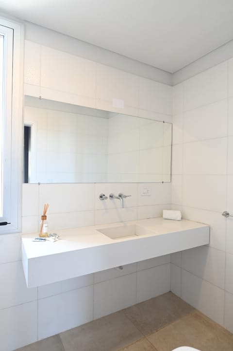 Apartment, 2 Bedrooms | Bathroom | Combined shower/tub, hair dryer, bidet, towels