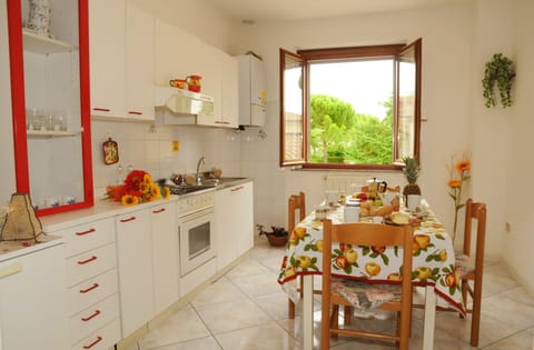 Comfort Apartment, 2 Bedrooms, 2 Bathrooms, Tower | Private kitchen | Fridge, oven, stovetop, coffee grinder